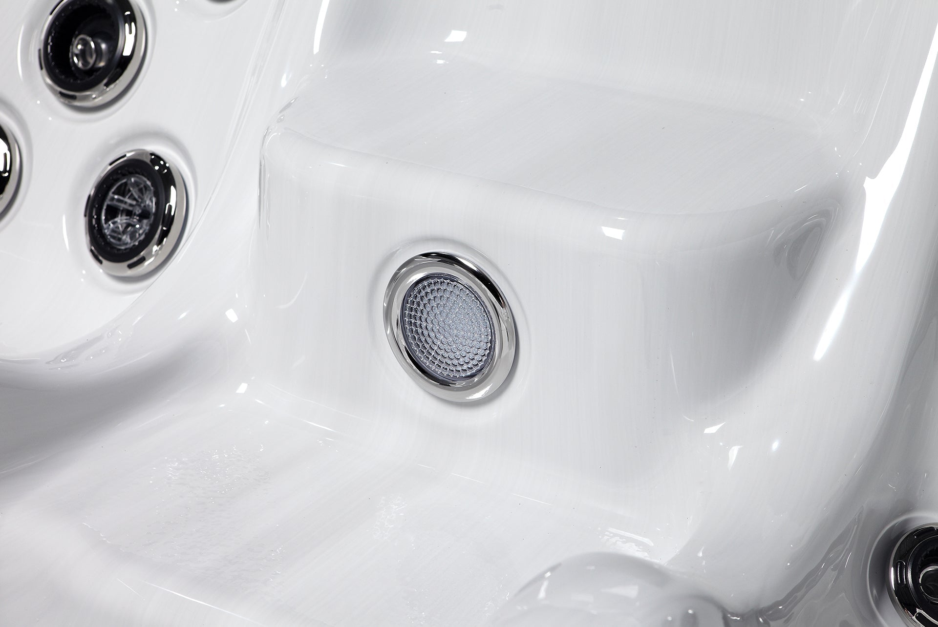 Dominion Spas | P91 Hot Tub - Warehouse Guys