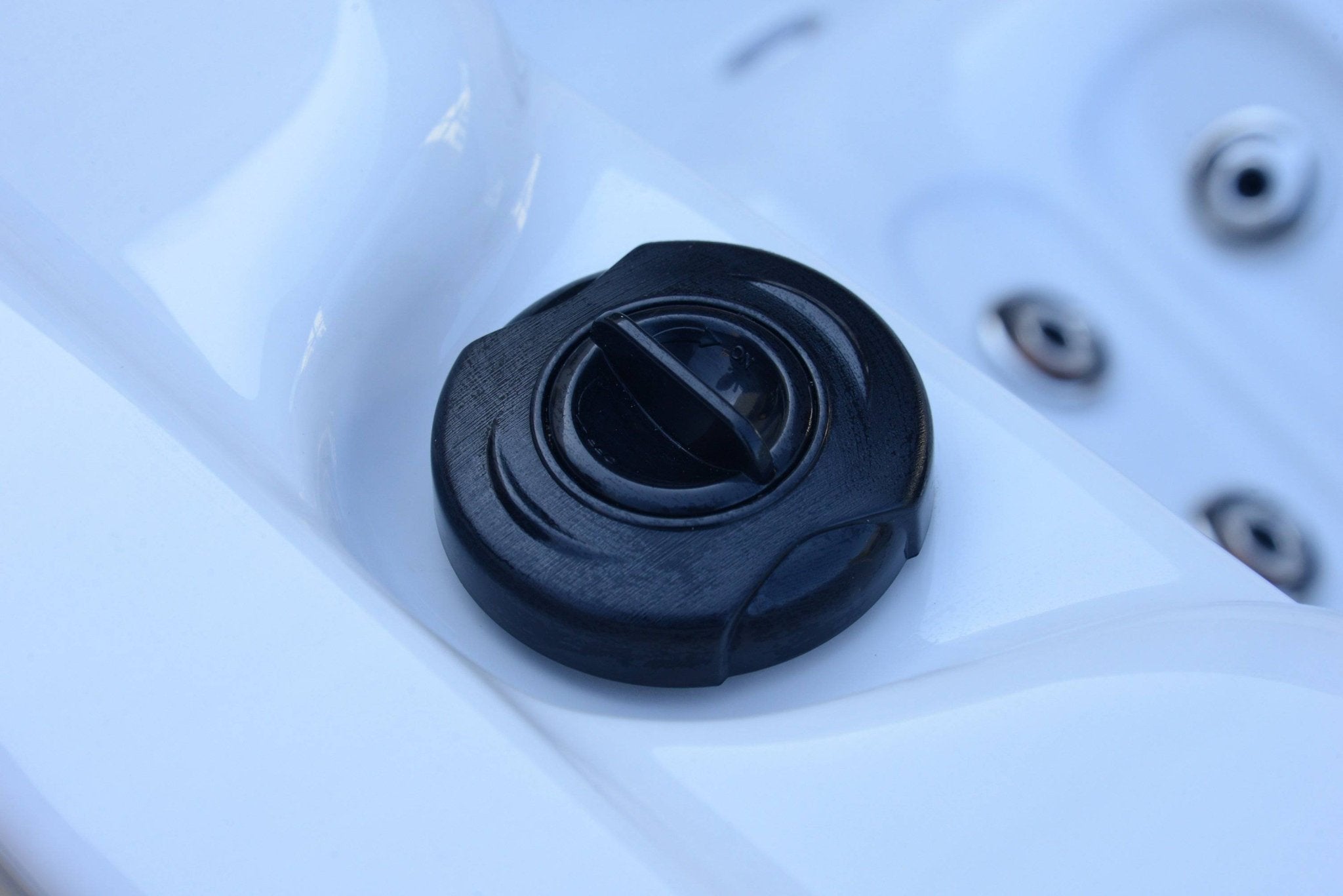 Dominion Spas | DL65 Hot Tub - Warehouse Guys